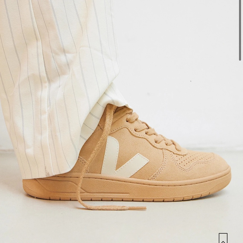 Veja Leather Sneaker NWT